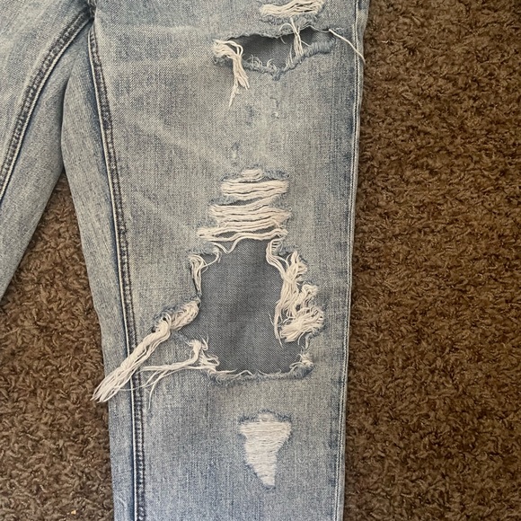 American Eagle Ripped Jeans - Picture 2 of 5